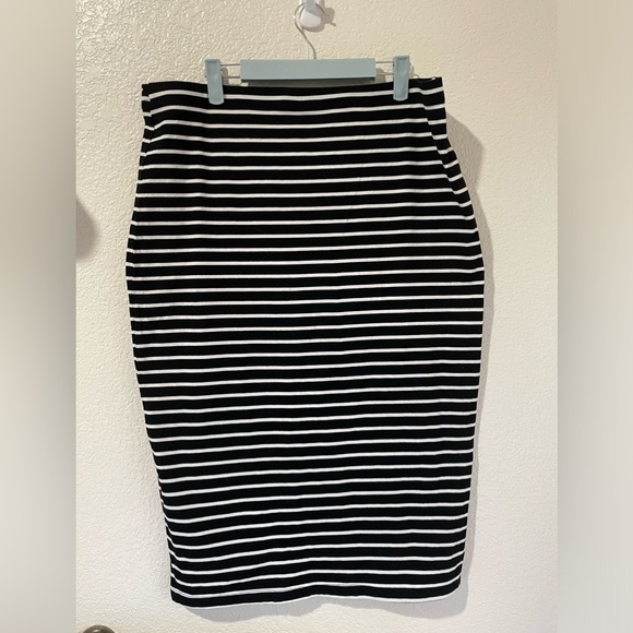 Black and White Striped Pencil Skirt - Picture 1 of 2